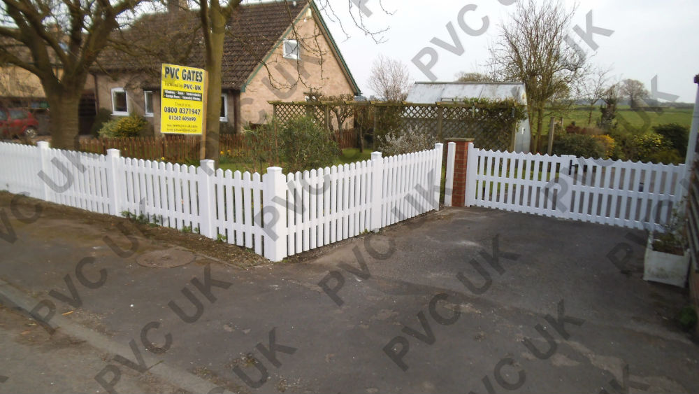 Plastic Fencing A Great Alternative To Wood Pvc Uk Fencing 5