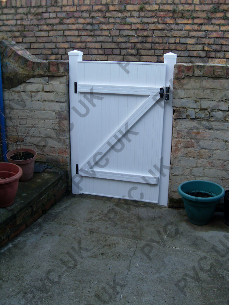 Why Choose Plastic Gates? Discover The Benefits PVC UK