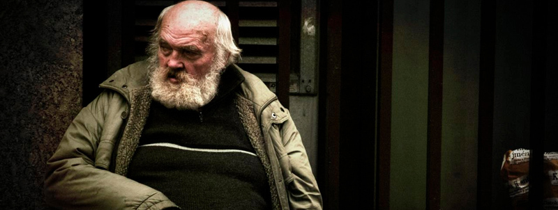 A beggar in Prague, is there an universal approach to understand poverty?