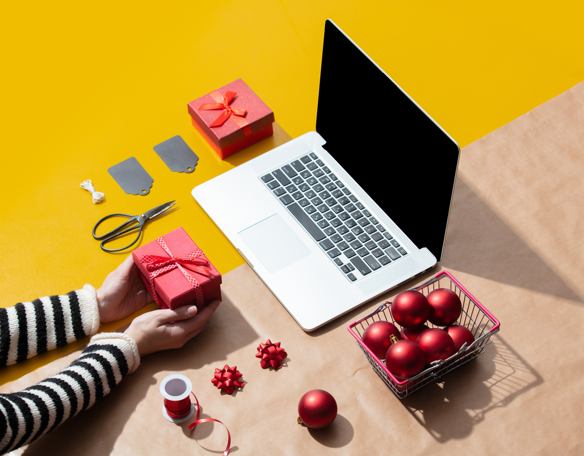 8 Ways to Promote Holiday Deals on Your Website