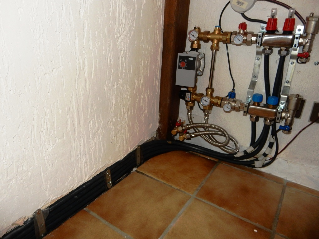 Station de mélange pour brancher un plancher chauffant véranda sur un chauffage central