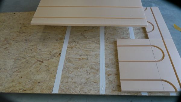 pose de plancher chauffant sec sur plancher osb pour réduire la charge