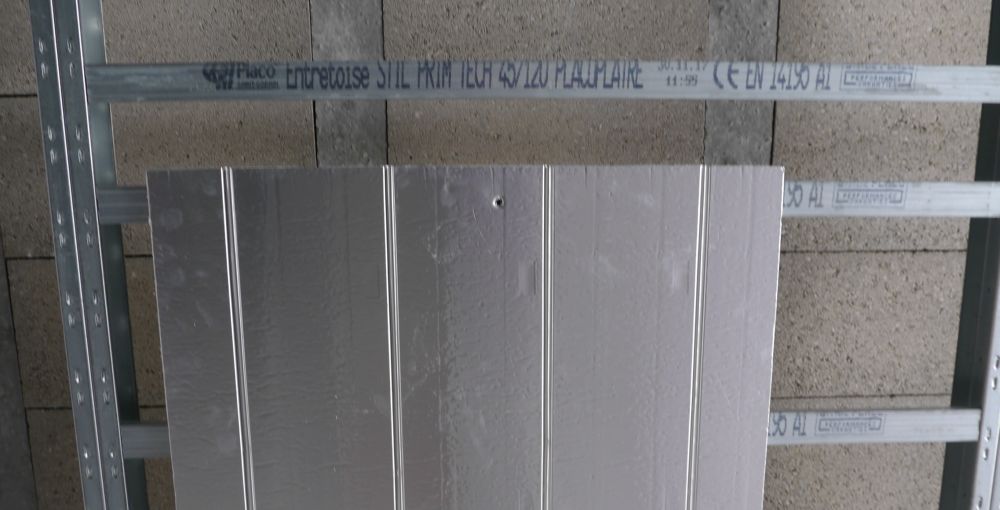 Raillage pour climatisation de chambre d'hôtel