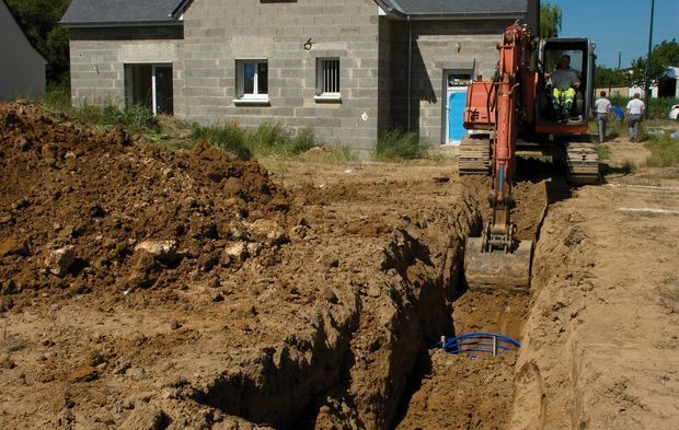 travaux pour installer 4 corbeilles dans tranchée