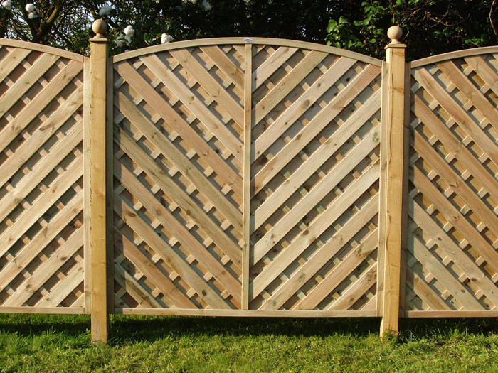 Creative Scapes | Deluxe Fencing