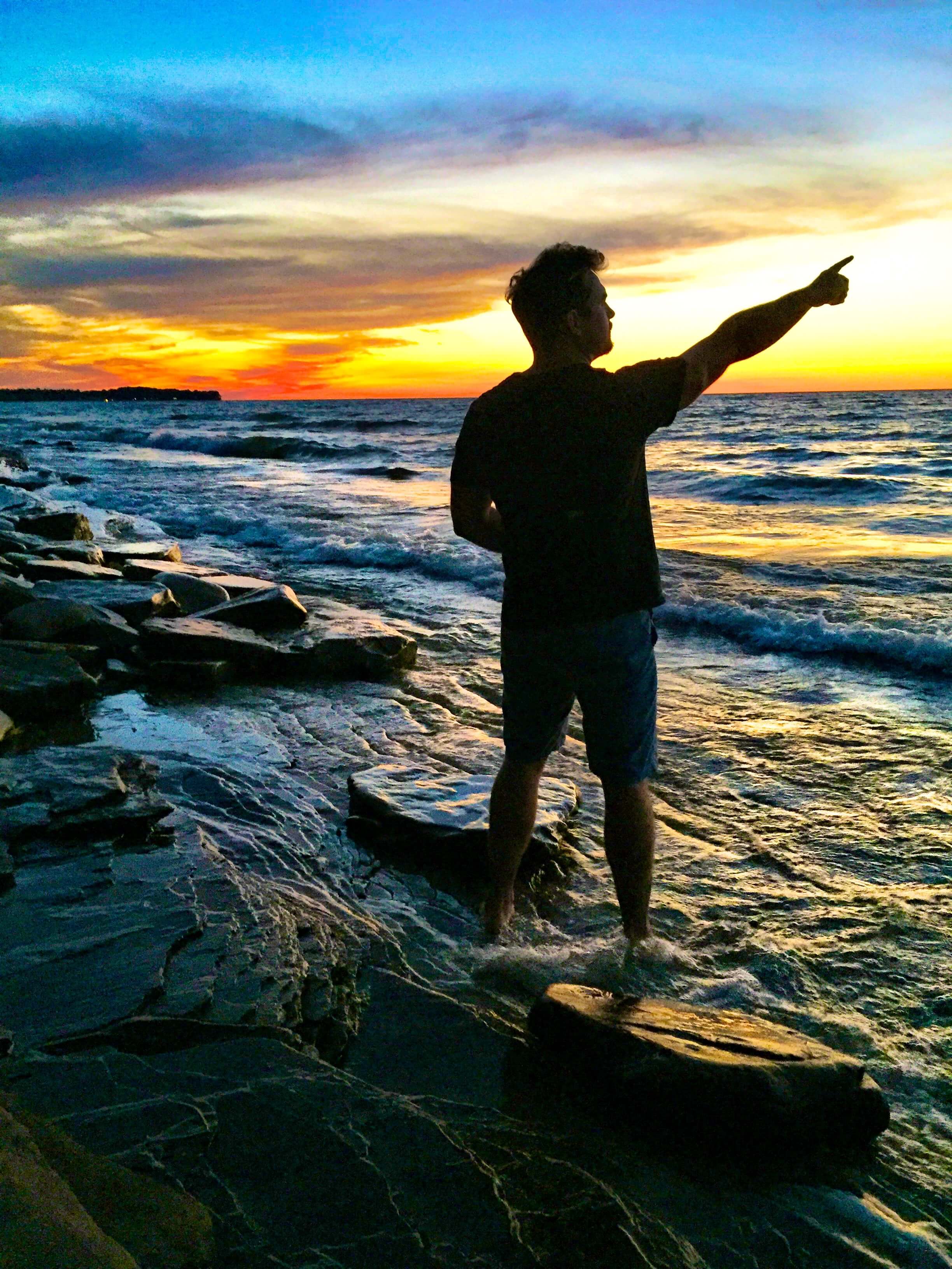 adventure-life-lessons-ocean-sunset-pointing