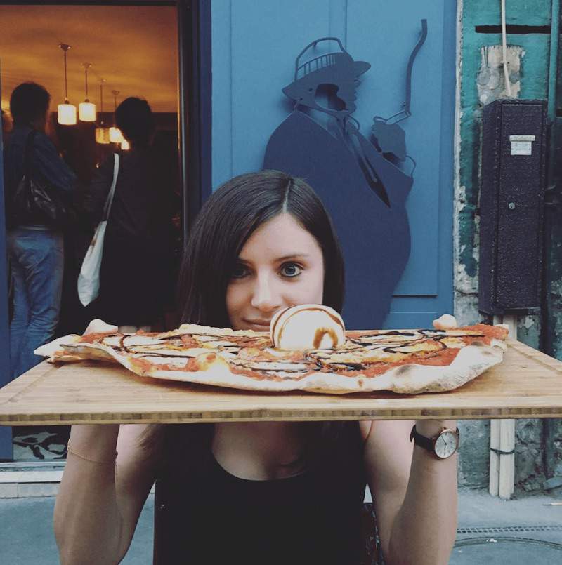 under30experiences-group-travel-blog-for-millennials-falling-in-love-with-paris-pizza