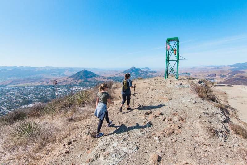 under30experiences-group-travel-blog-for-millennials-the-everyday-adventurer-5-ways-to-spend-more-time-outdoors-hiking
