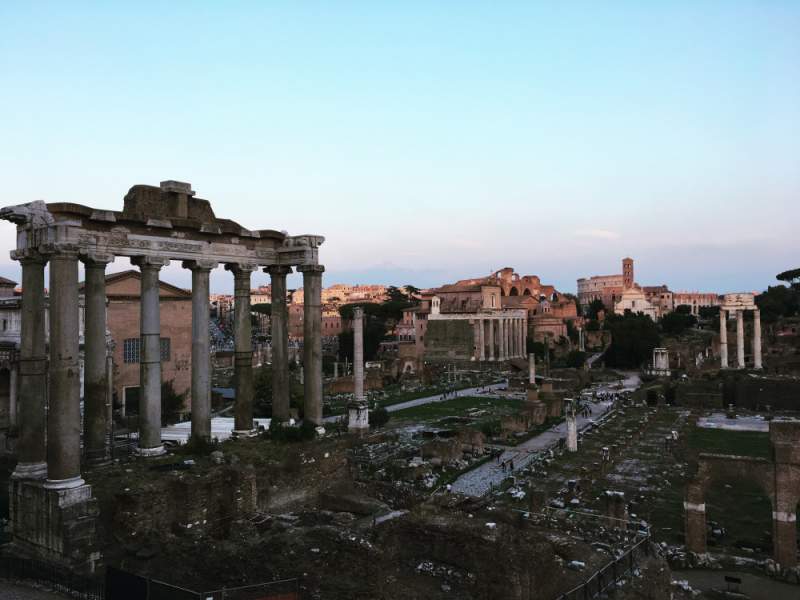under30experiences-group-travel-blog-for-millennials-the-solo-travelers-guide-to-exploring-rome-colosseum