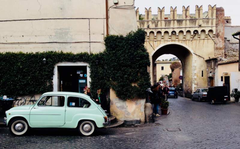 under30experiences-group-travel-blog-for-millennials-the-solo-travelers-guide-to-exploring-rome-trastevere