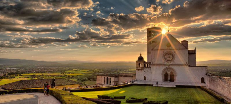 under30experiences-group-travel-blog-for-millennials-the-ultimate-packing-guide-for-italy-assisi