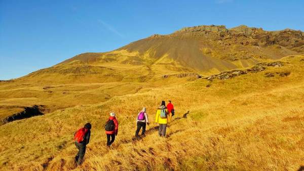group-hiking-in-iceland