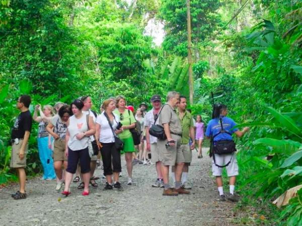under30experiences-group-travel-blog-for-millennials-why-we-stopped-going-to-manuel-antonio-national-park-crowds