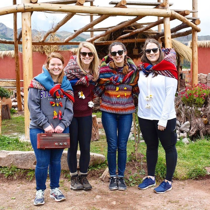 travelers-in-chinchero-peru