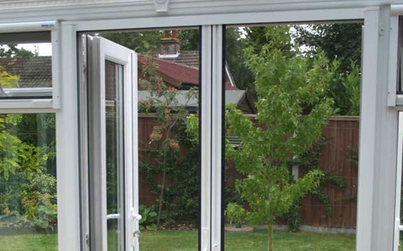 Unika retractable door screen