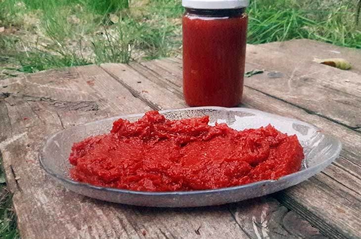 Hot tomato paste