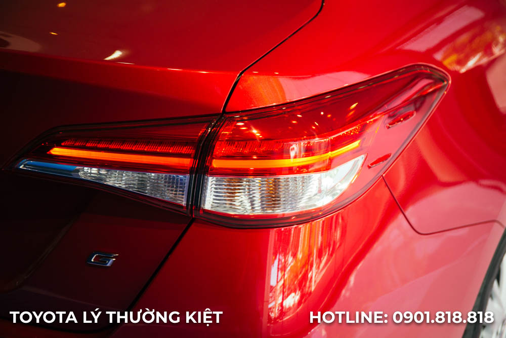đèn đuôi xe ô tô vios 2018