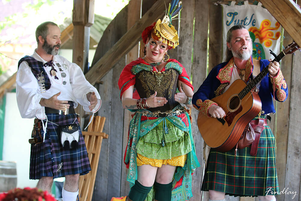 From bands, jugglers and dancers to a birds of prey exhibit, acrobats and full-contact jousting, there’s always something taking place on the busy stages or the arena.