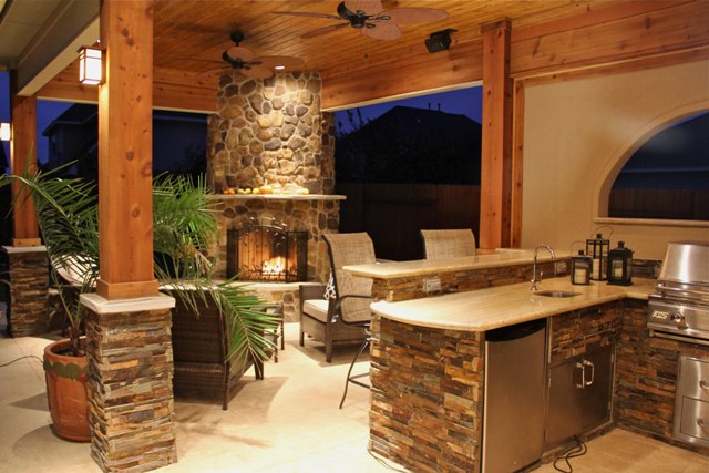 Outdoor Kitchen and Fireplace