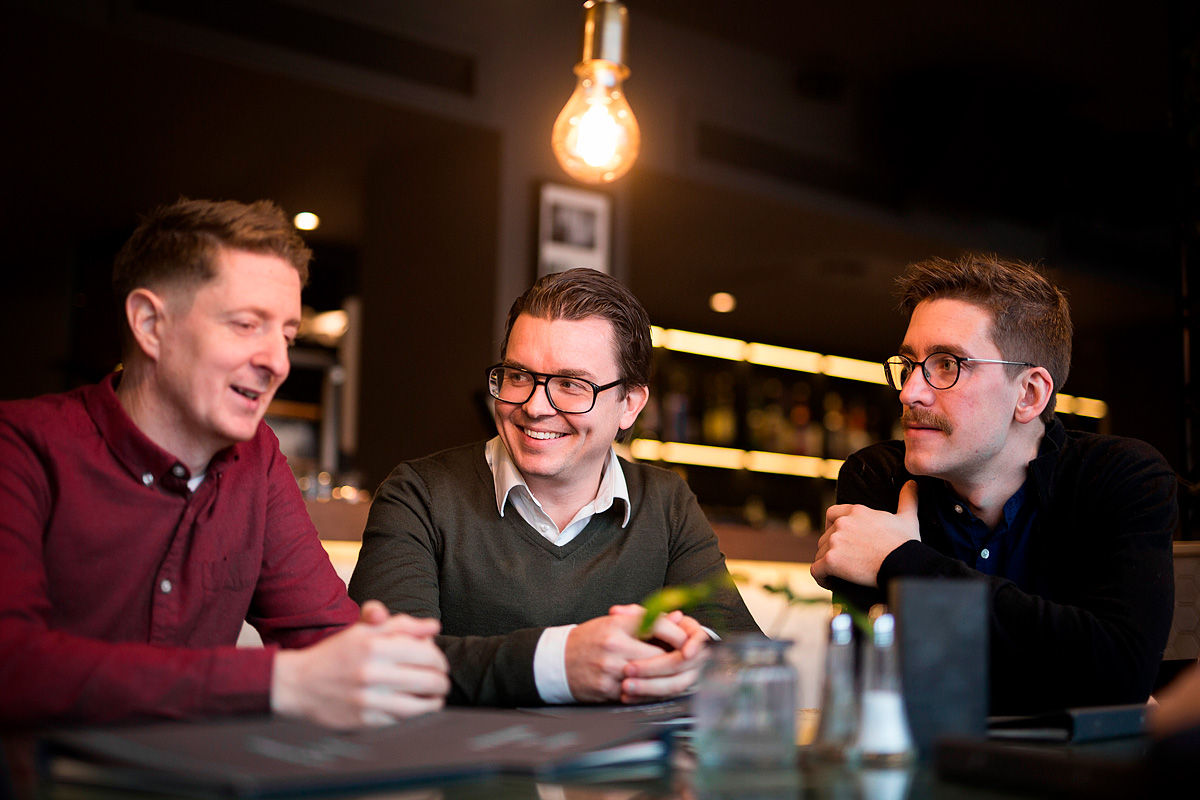 F.v. AD Espen Hansen, grunnlegger og daglig leder Johannes Hoff Holmedahl og kreatør Pétur Níelsson