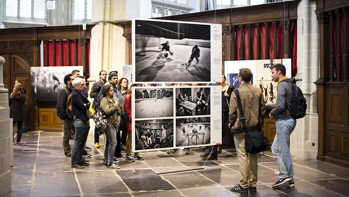 foto van World Press Photo expositie met publiek
