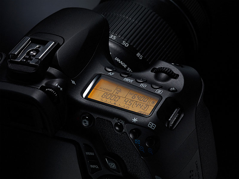 foto van Canon Eos 60D bovenkant in de aan-stand