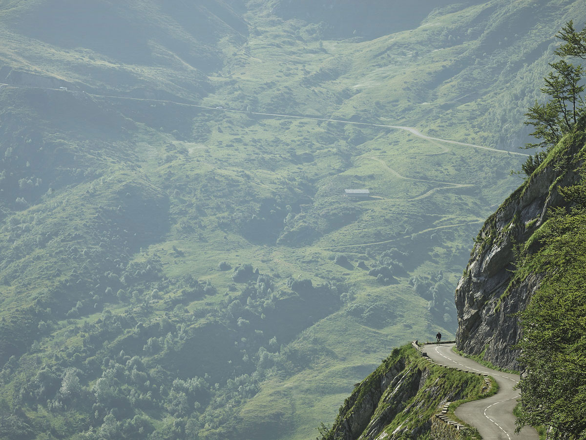 foto: © Michael Blannp. 91 Col d’Aubisque uit hert boek COLS