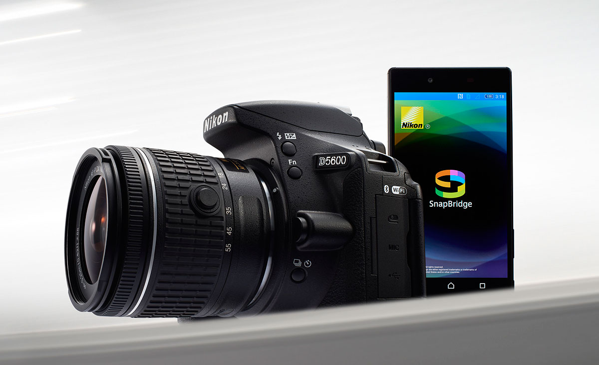 foto van Nikon D5600 met SnapBridge op smartphone