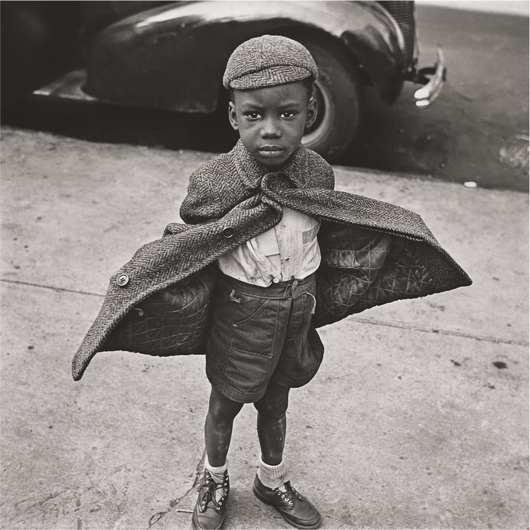 foto: © Jerome Liebling/Steven Kasher Gallery - Butterfly Boy, New York City, 1949
