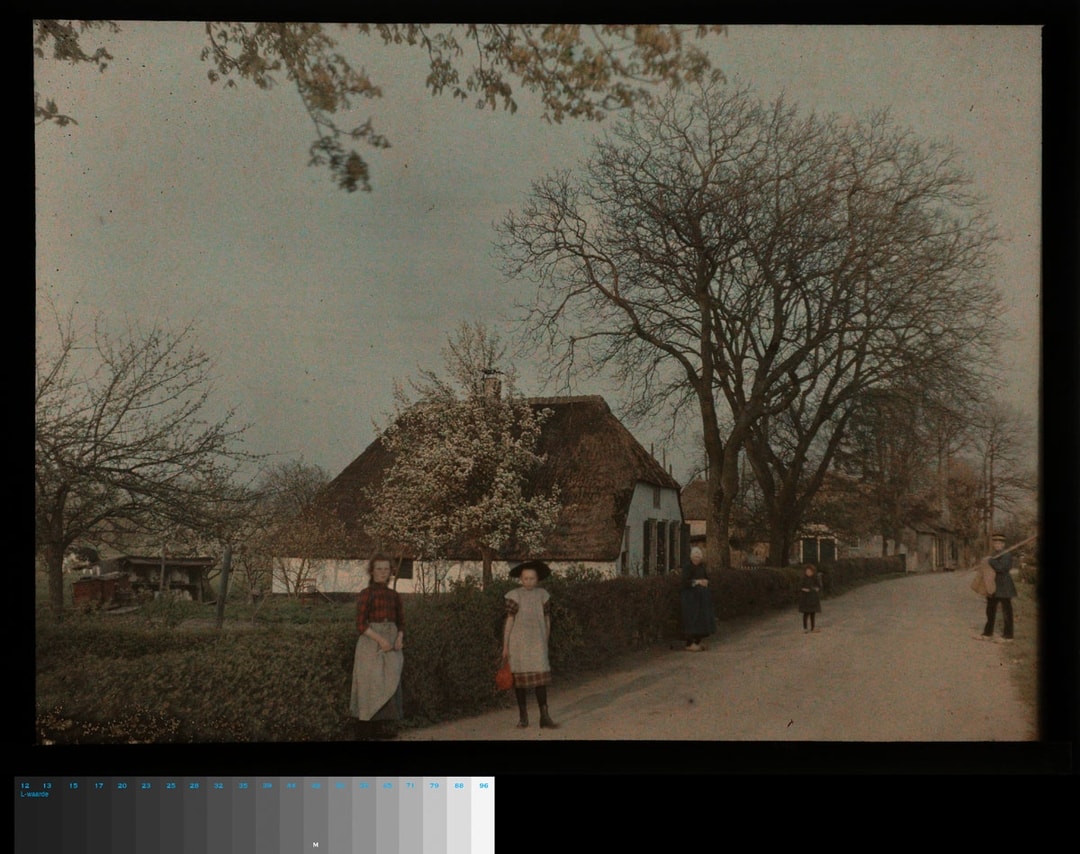 foto: Jacob Olie Jr (1879-1955)Dorspsgezicht, c. 1913*, 9x12 cm Rijksmuseum
