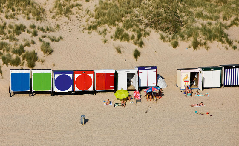 De bovenkant van Nederland IV - Karel Tomeï, ISBN: 9789055948178, strandhuisjes