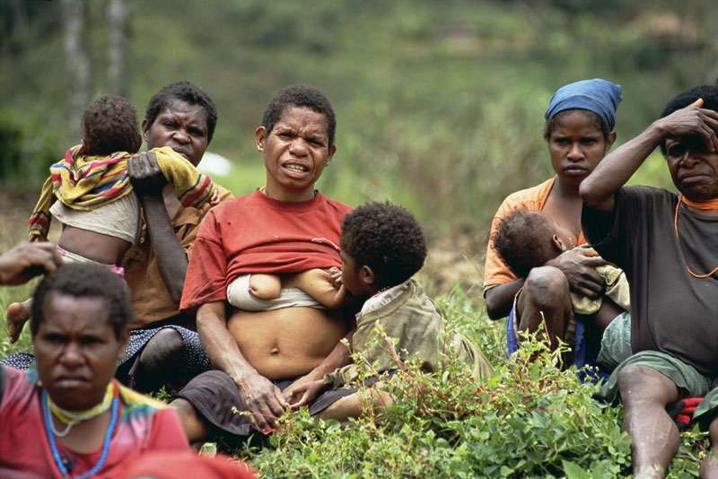 foto: Tom van der Leij - bewoners Irian Jaya
