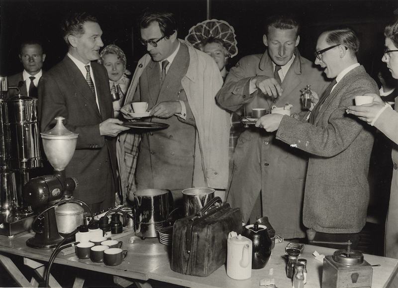 foto: Cees de Boer | De Koffieclub met Godfried Bomans en Harry Mulisch, 1956