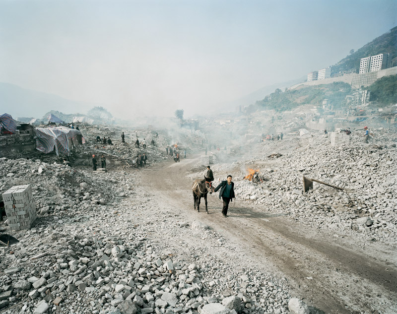 foto: Courtesy Edward Burtynsky, Toronto, Canada | Dam, Three Gorges Dam Project, Yangtze River, 2005