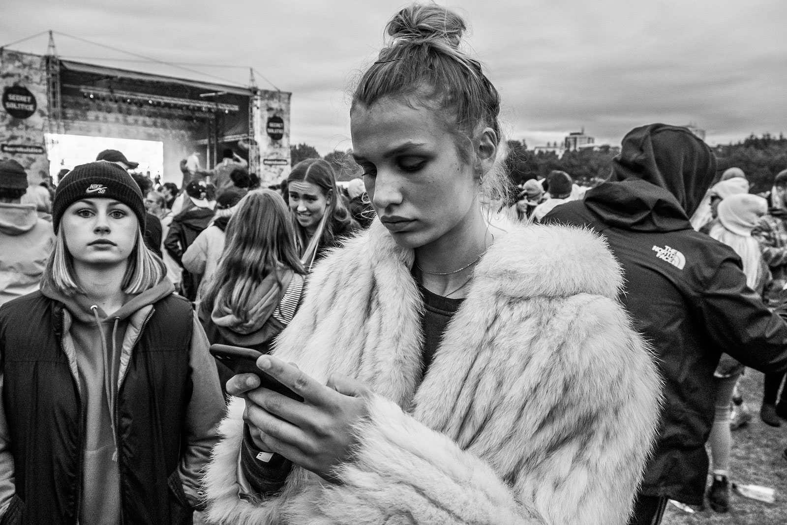 foto van meisje op festival op telefoon