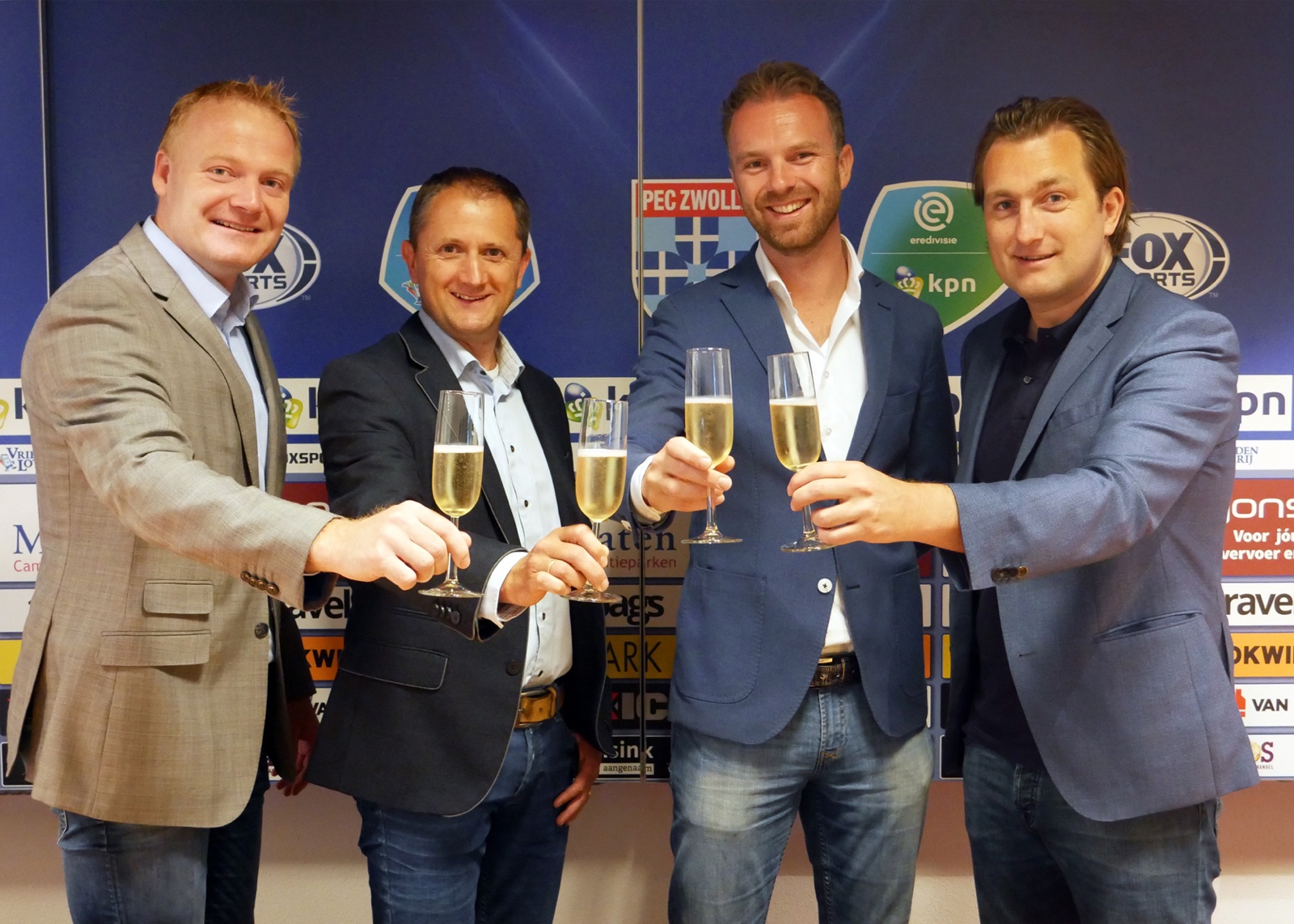foto: Van links naar rechts Jurian Meijntjes (PEC Zwolle), Henri van Rheenen (CameraNU.nl), Ricardo van den Burg (CameraNU.nl) Joost Broerse (PEC Zwolle).