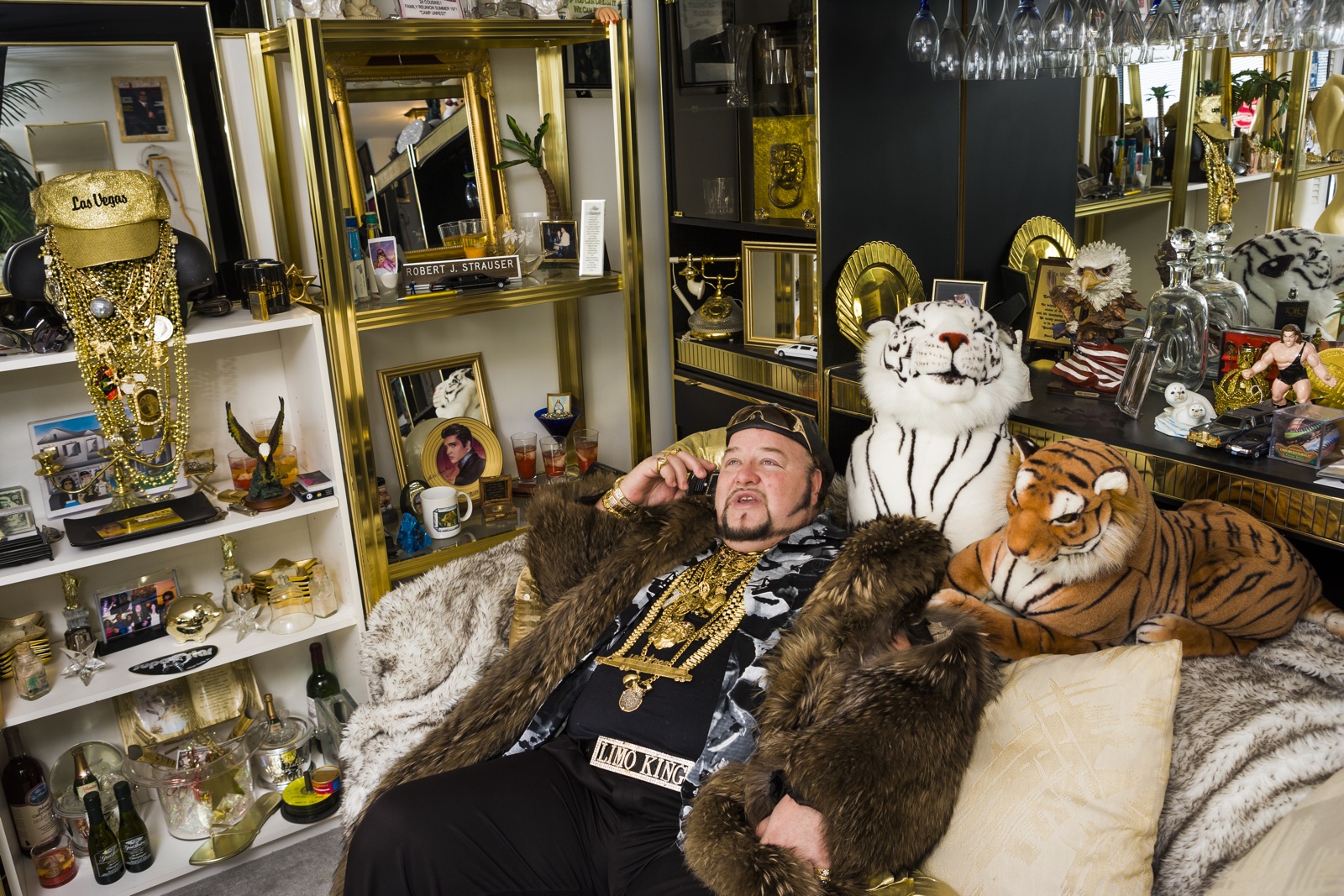 foto: © Lauren Greenfield/Fotomuseum Den Haag - Limo Bob in zijn kantoor, Chicago 2008