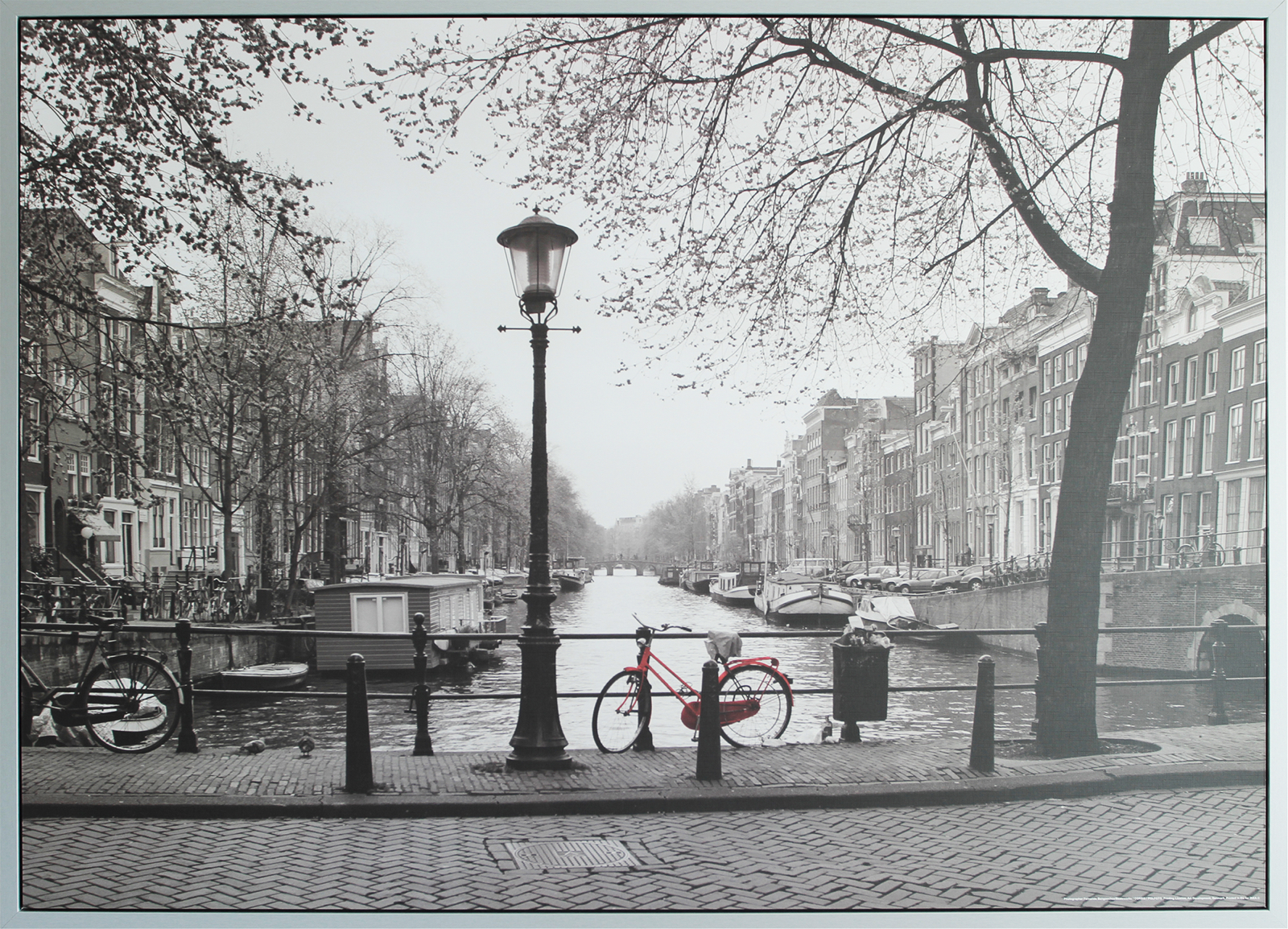 foto: Fernando Bengoechea /IKEA foto van gracht met rode fiets