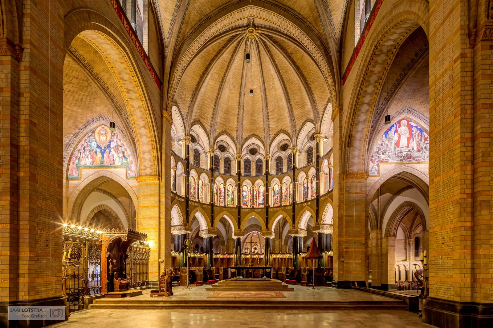 foto: © Jaap Lotstra - kerk architectuur binnen