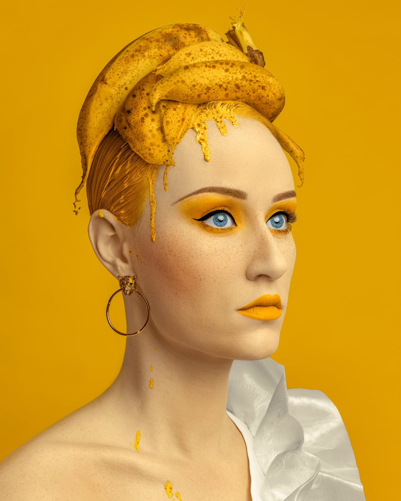 © Flora Borsi - zelfportret