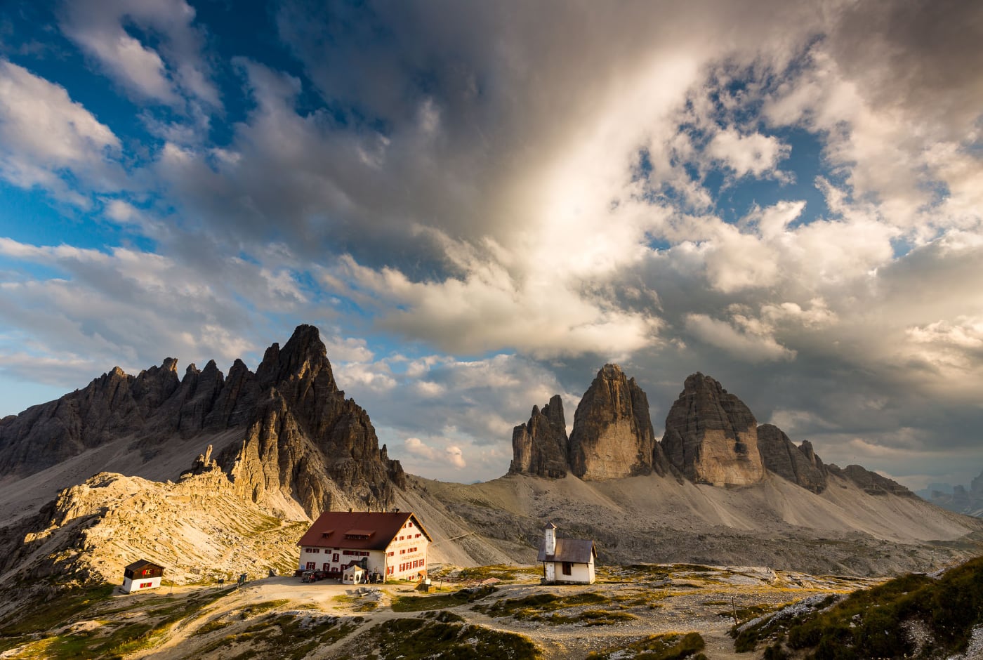 foto: © De Fotoreisshop - berglandschap met twee huizen