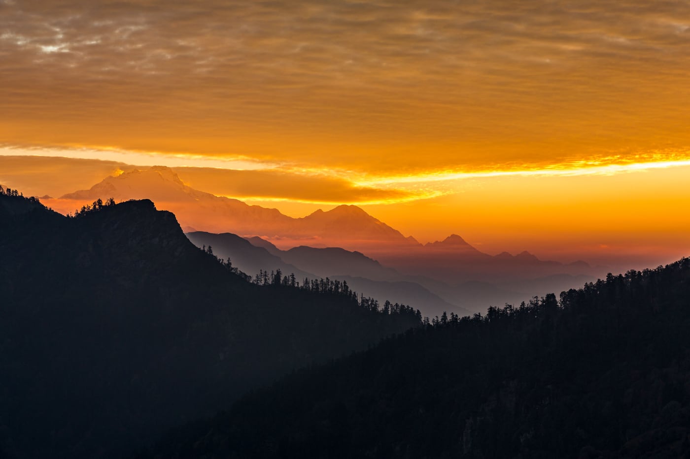 foto: © De Fotoreisshop - oranje zonsondergang bergen