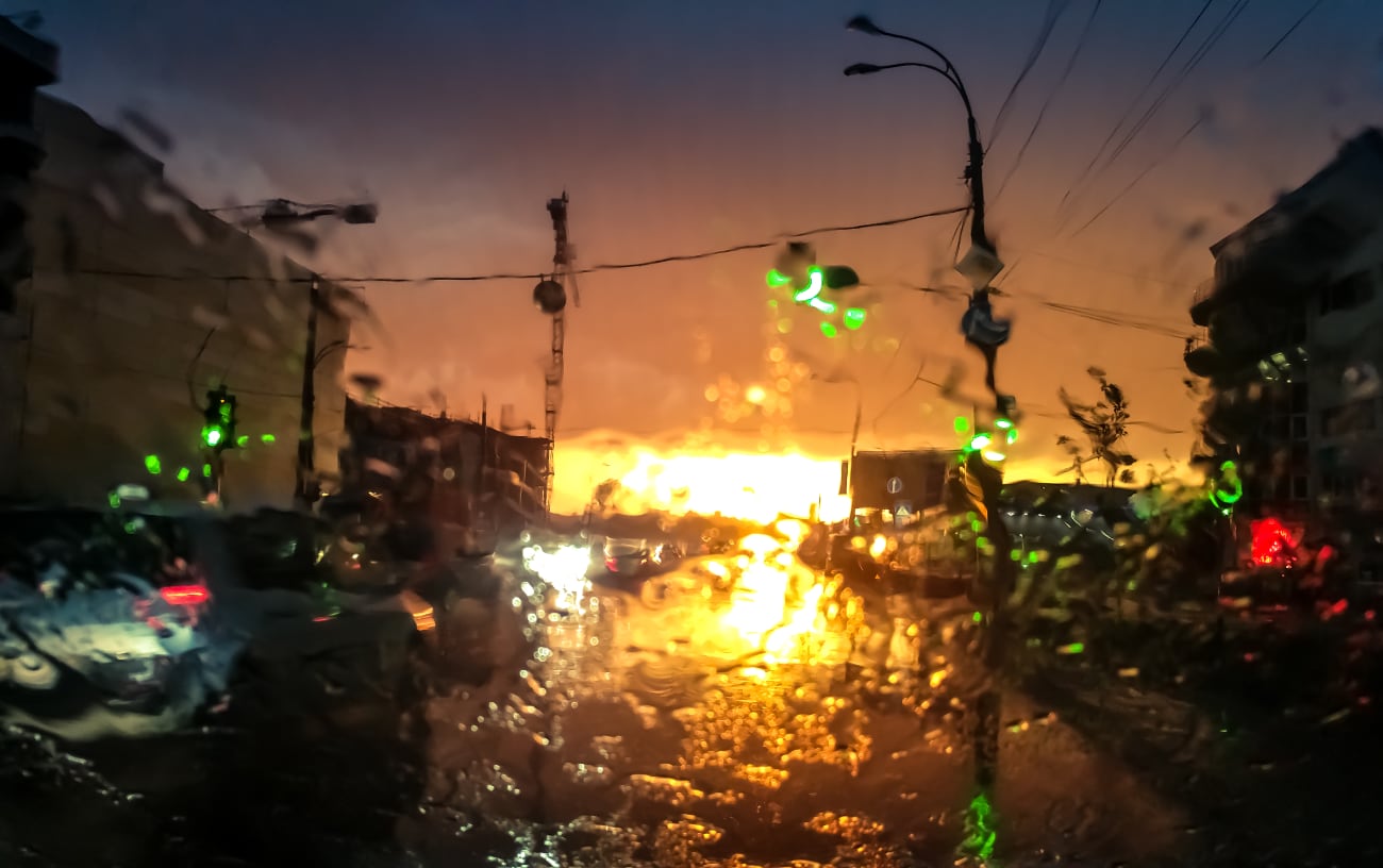 abstract-image-through-wet-car-windshield-movng-transport-autuomobiles-rain-sunset-rays