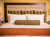 executive hotel suite bed