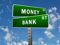 the cross section between money ave. and bank st.