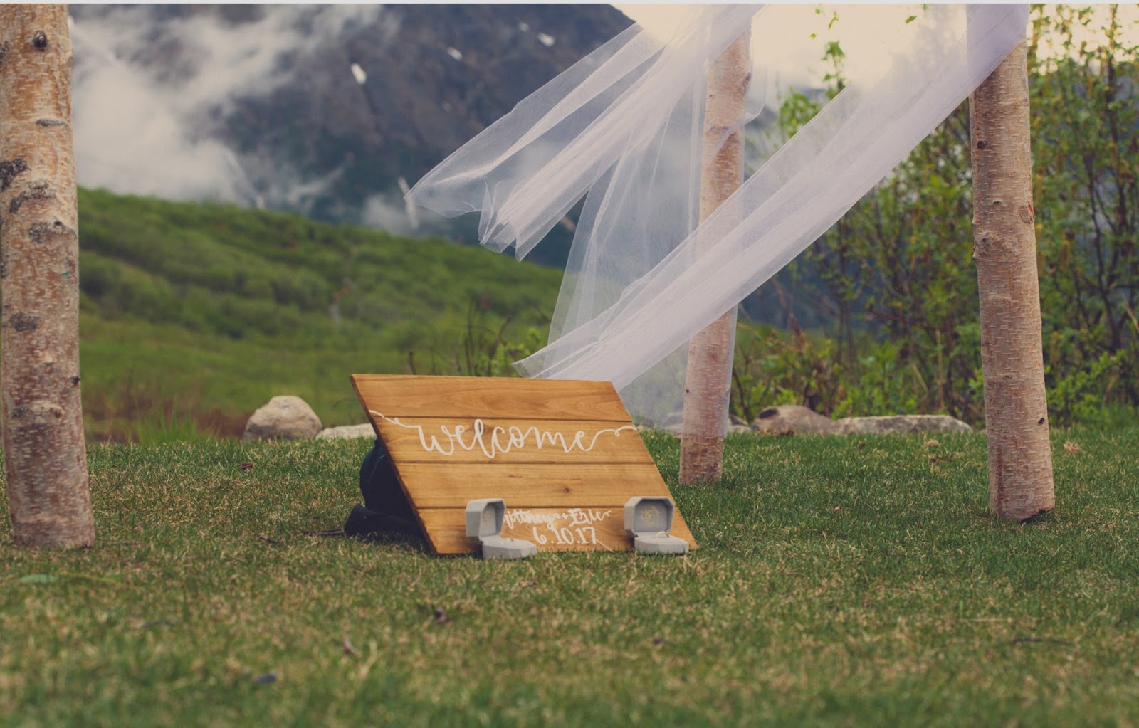 wooden board decoration with Welcome written on it