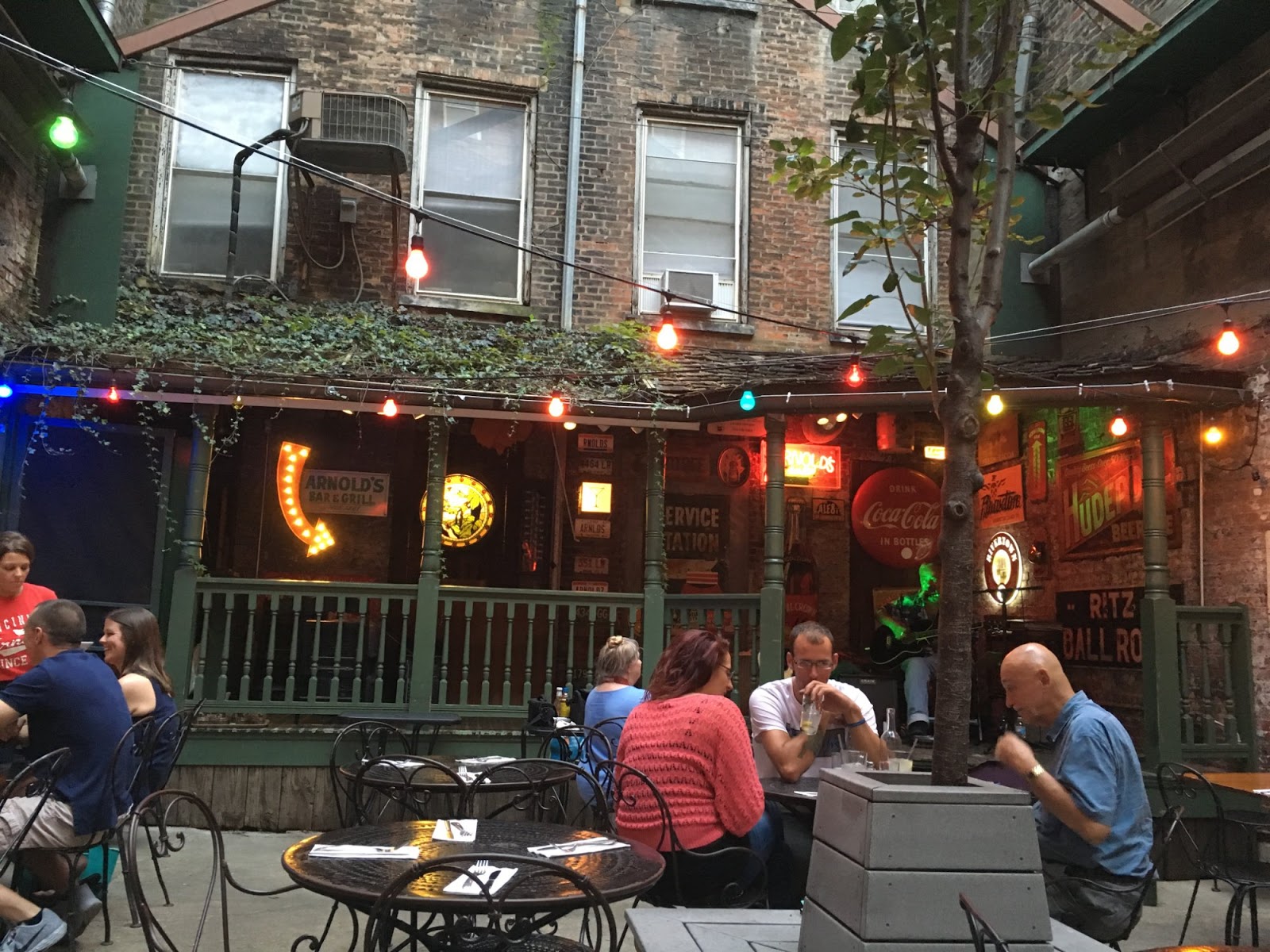 arnold's bar & grill outdoor seating