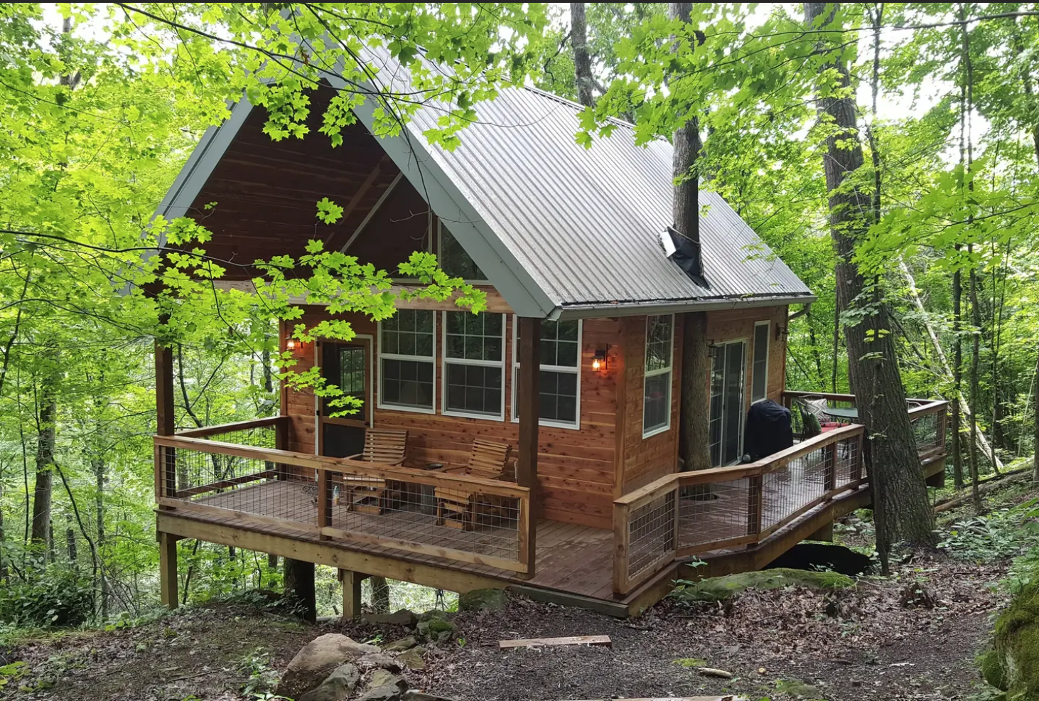 rustic treehouse home hotel in Ohio