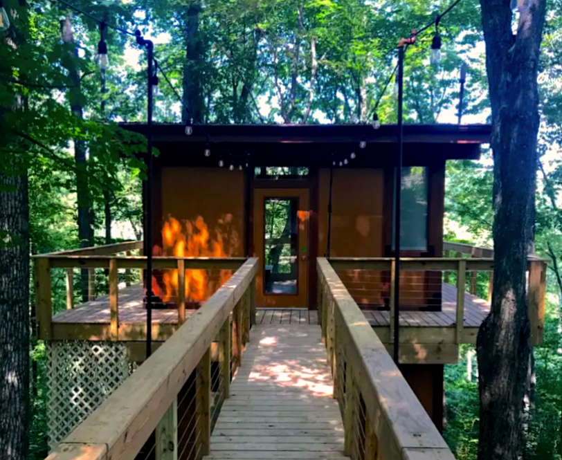 natural treehouse home hotel in Ohio