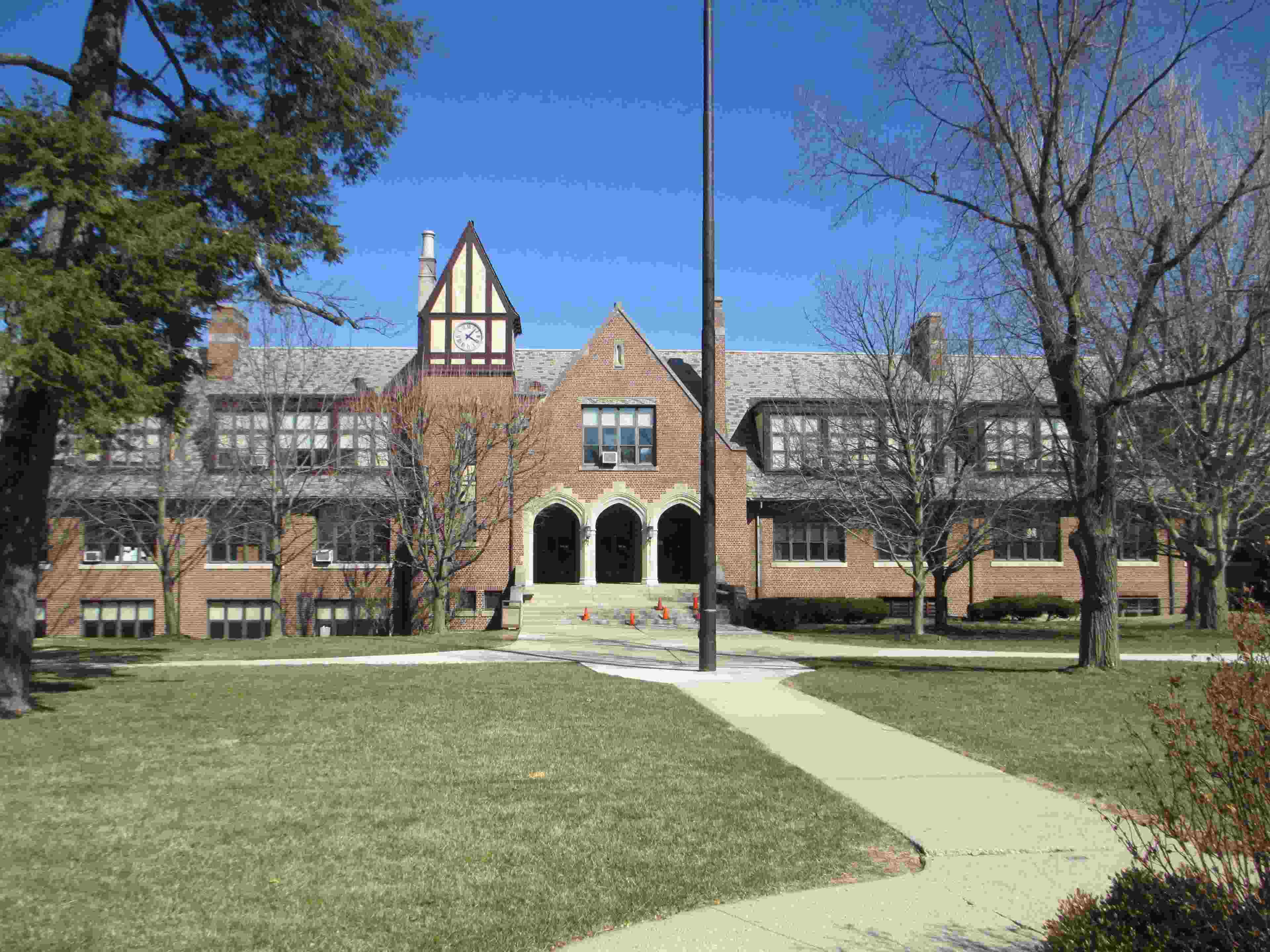Oakwood High School walkway to entrance